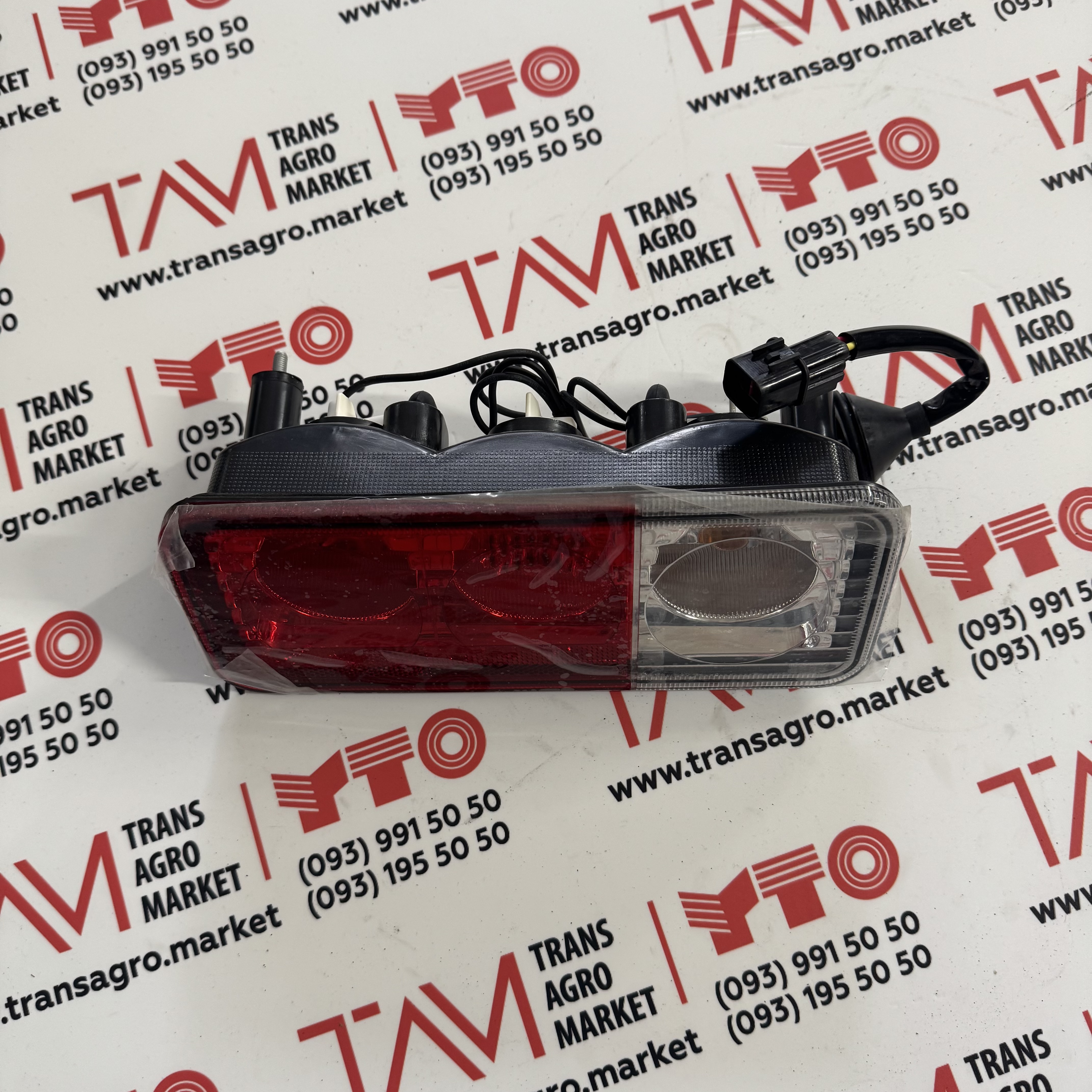 Правий задній комбінований ліхтар LY1104-3-48-060 YTO ЮТО